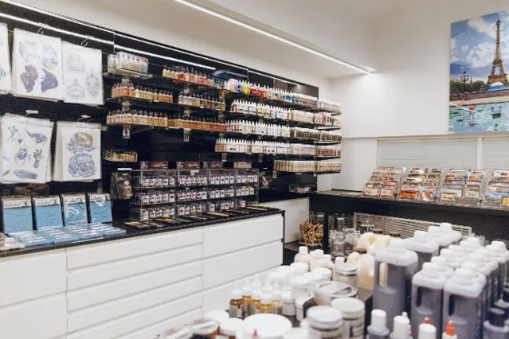Rayons de maquillage de la boutique